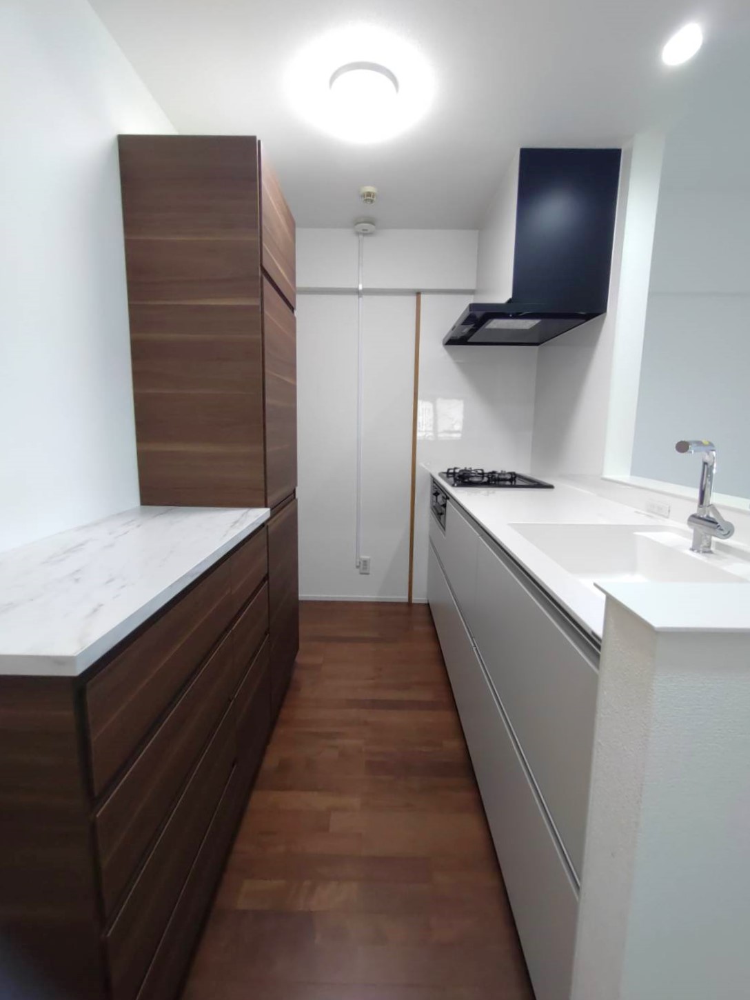 新品のキッチン