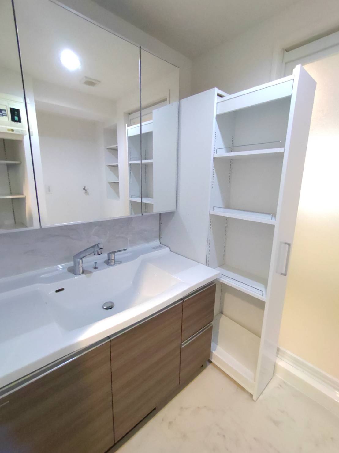 洗面+スライド収納も付いてきます♪