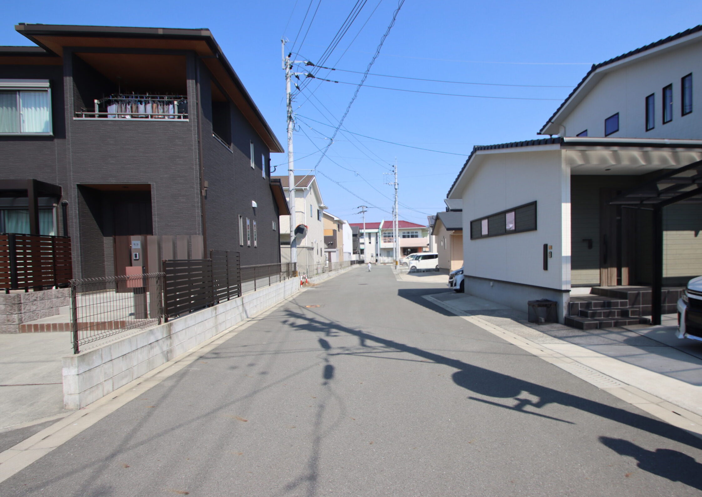 広い前面道路は分譲地内なので交通量も少なく安全です!