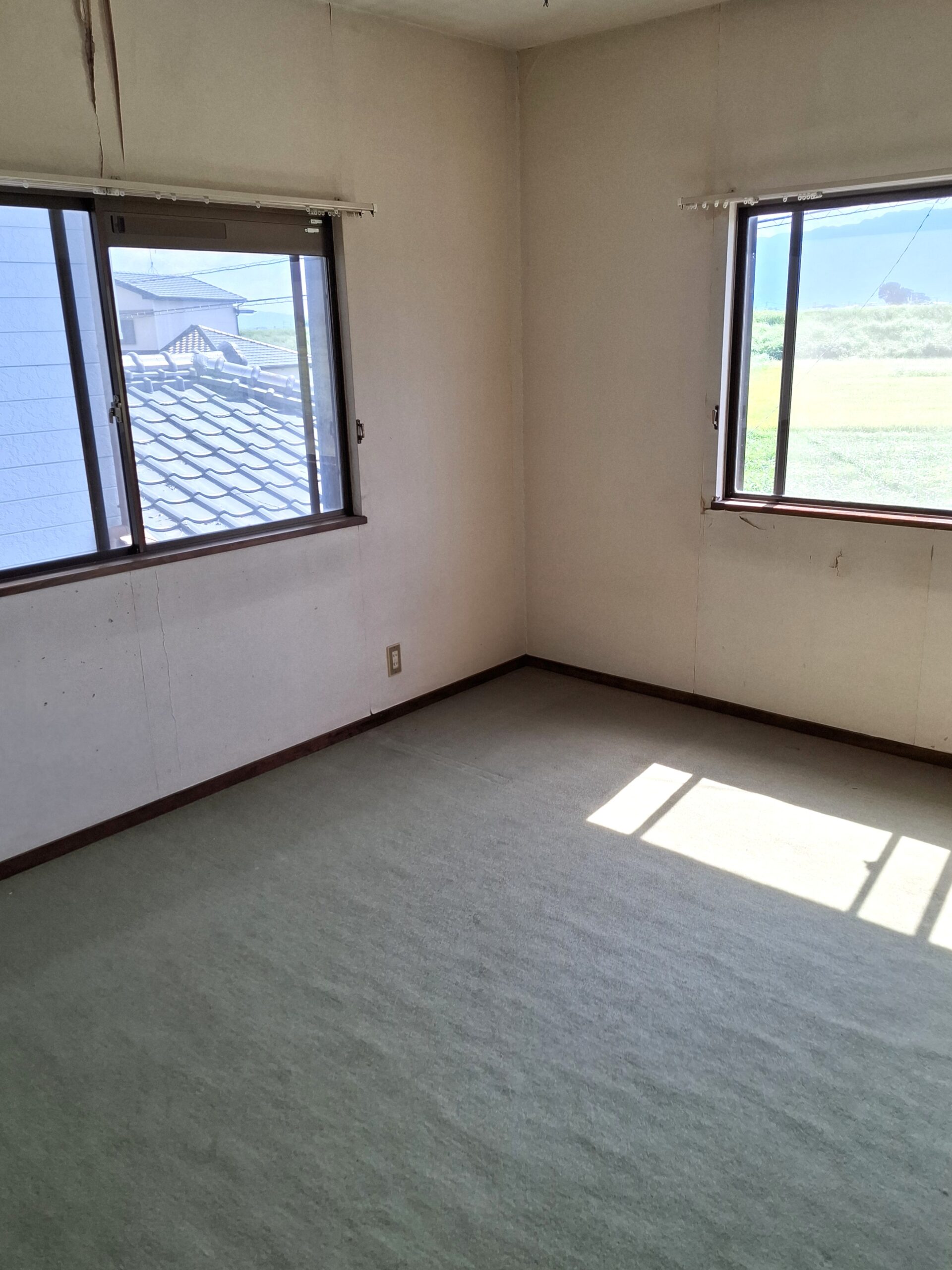 2階居室①収納もしっかりあり広々としています。