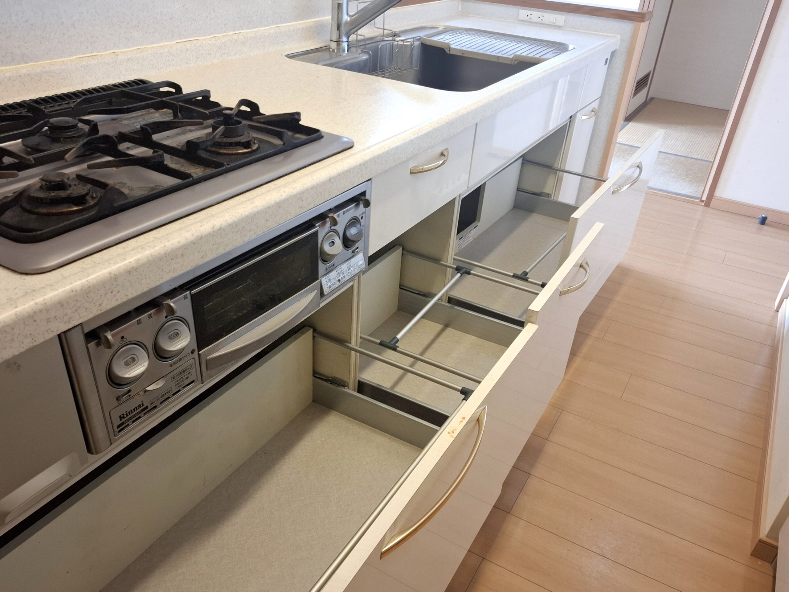 スライド式の収納なので奥まで無駄なく使えます♪