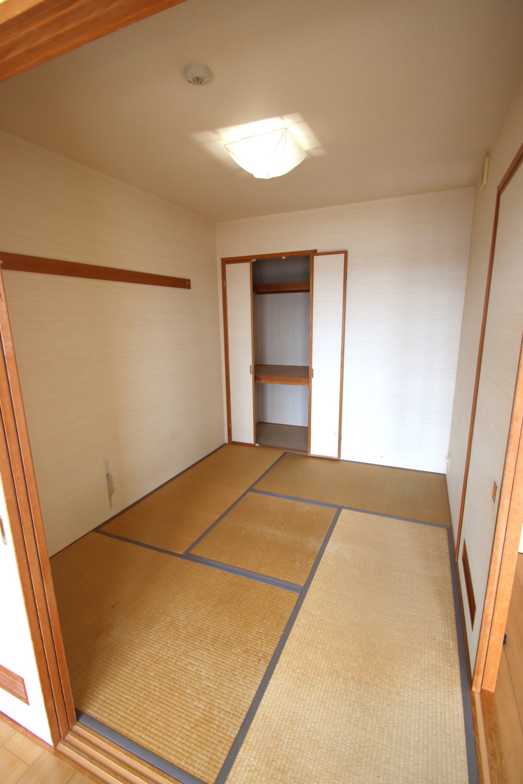 リビング隣の和室